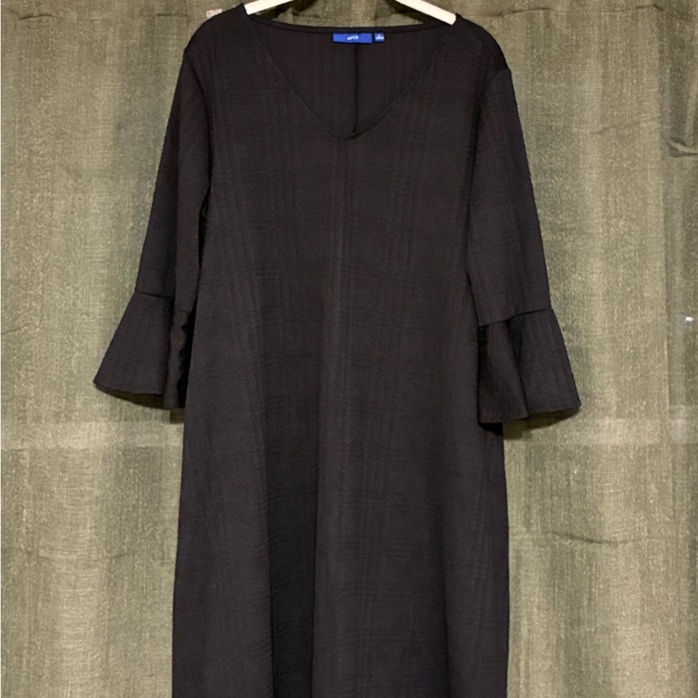 Apt 9 Black V-Neck Dressing